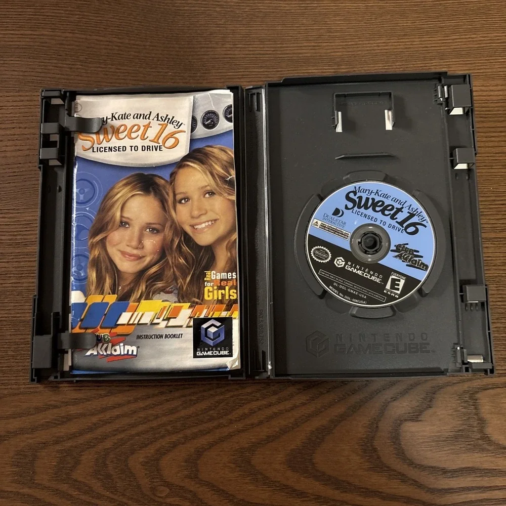 Nintendo Mary-Kate and Ashley Sweet 16 GameCube Game Good Olsen Twins Mini Games
